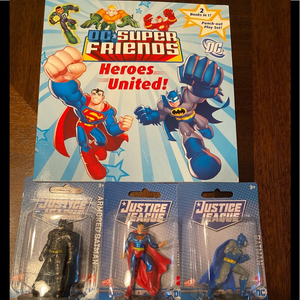 NEW DC JUSTICE LEAGUE BUNDLE!! 3 mini figurines and a softback book